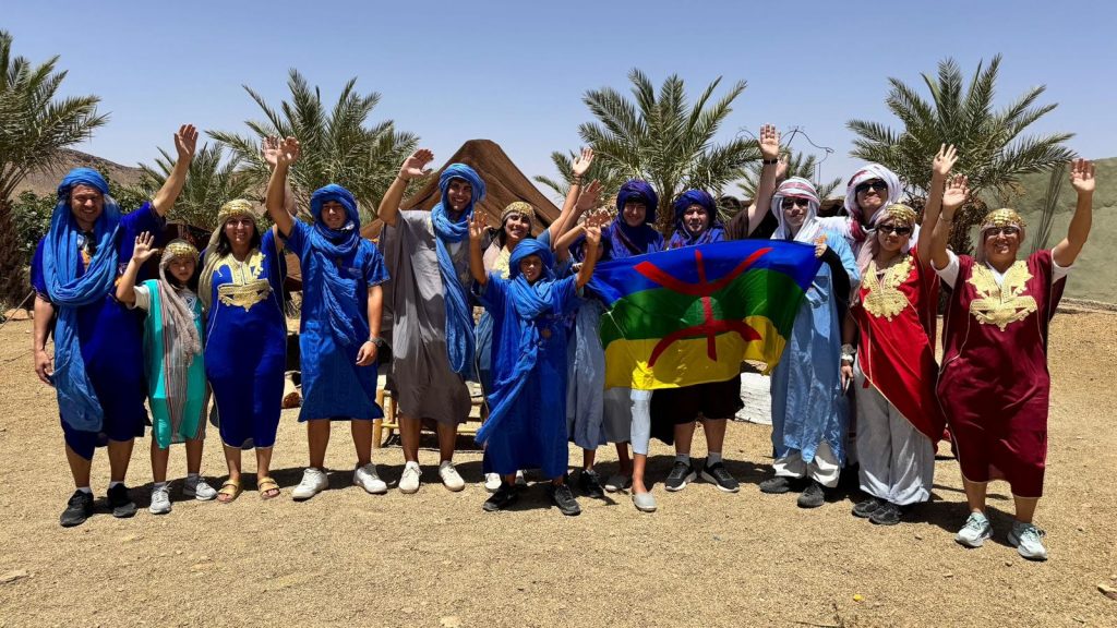 cómo buscar viajes a Marruecos baratos Grupo durante excursión al Sahara desde Marrakech.