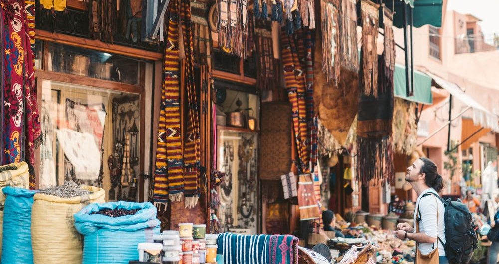 Viajes de compras a Marrakech Minarete de la Koutoubia en Marrakech al atardecer.