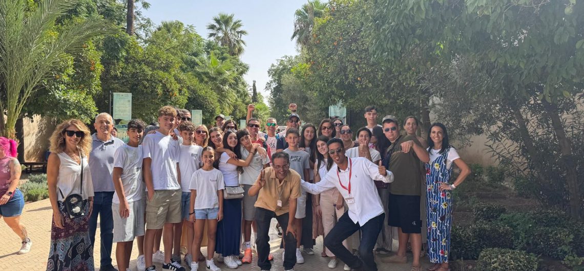 Foto grupal durante un viaje a Marrakech.